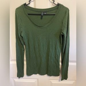 2 Cynthia Rowley long sleeve shirts 1 green 1 hot pink, large